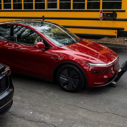Tesla avança com entrega autônoma de robotáxi de US$ 800 bilhões para clientes
