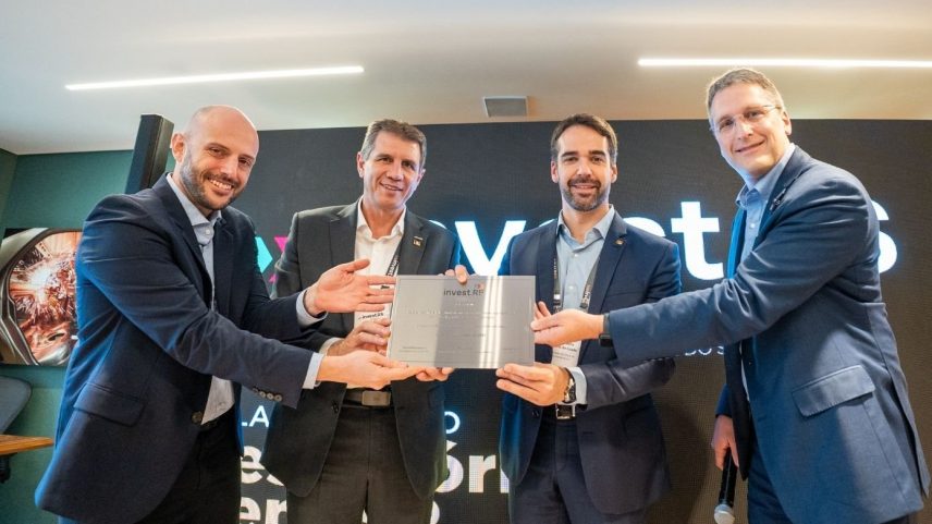 Inauguração do escritório da Invest RS, em SP: (da esq. para a dir.) Eduardo Lorea, VP da Invest RS, Ernani Polo, secretário de Desenvolvimento do RS; Eduardo Leite, governador do RS, e Rafael Prikladnicki, presidente da Invest RS (Foto: Mauricio Tonetto / Secom)