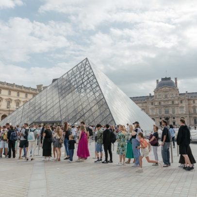 França promove concurso para ampliar Museu do Louvre e reduzir superlotação