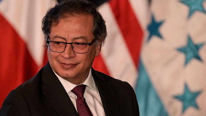Presidente da Colômbia, Gustavo Petro, amplia leque de parceiros internacionais do país para reduzir dependência dos EUA sob o governo de Donald Trump (Foto: JUAN BARRETO / AFP)