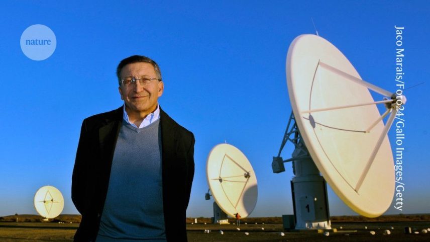 Bernie Fanaroff, na parte do Square Kilometre Array em Carnavon, África do Sul, trabalhou para garantir que estudantes negros africanos tivessem oportunidades de se tornarem radioastrônomos. (Foto: Jaco Marais/Foto24/Gallo Images)