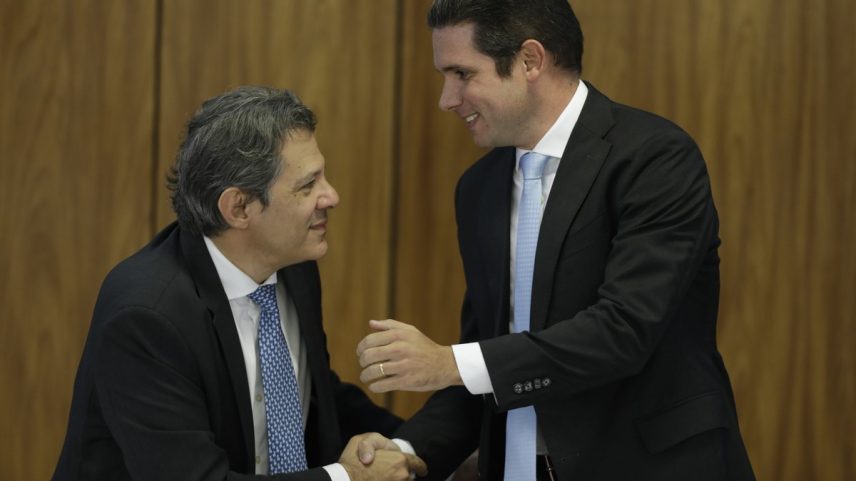 Enquanto o entorno de Haddad cobra que o Congresso apresente alternativas, Hugo Motta diz que não foi eleito para governar o país (Foto: Cristiano Mariz/Agência O Globo)