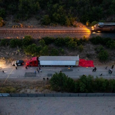 Dois homens recebem prisão perpétua por morte de mais de cinquenta migrantes nos EUA
