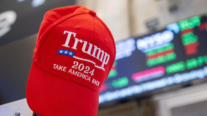 As políticas atuais, como tarifas e restrições à globalização, podem impactar negativamente as empresas americanas, prejudicando sua lucratividade e competitividade. (Foto: Bloomberg/Michael Nagle)