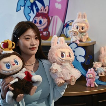 Bonecas Labubu impulsionam o soft power da China com monstros e memes