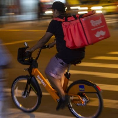 Brasileiros defendem que plataformas garantam férias e 13º para trabalhadores de app