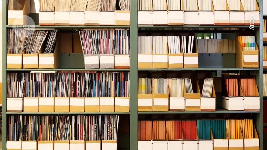 Agências governamentais assinam periódicos acadêmicos para ajudar seus membros a avaliar projetos de pesquisa para financiamento e conduzir seus próprios estudos. (Foto: Getty)