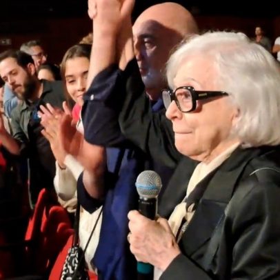 Fernanda Montenegro é homenageada no teatro e celebra a vida em meio à crise