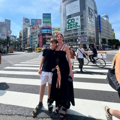 Luciana Gimenez visita Japão com filho e se surpreende com os preços locais
