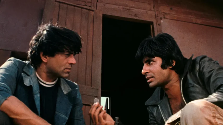 Sholay apresentou um elenco estelar liderado por Amitabh Bachchan (direita) e Dharmendra (esquerda) (Foto: Sippy Films)