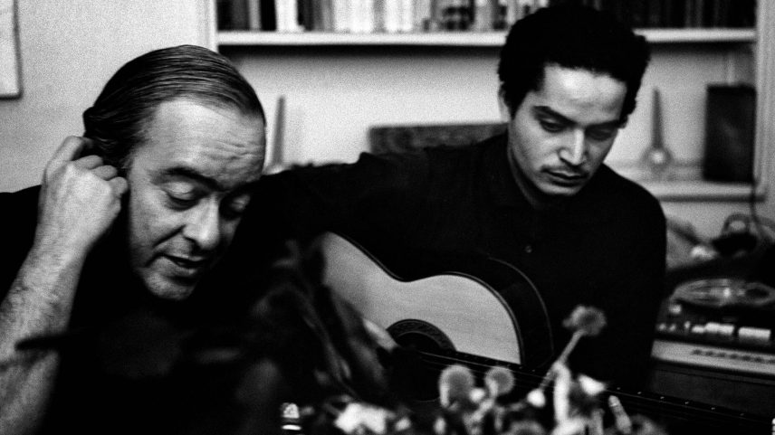 Vinicius de Moraes e Baden Powell em foto presente no documentário 'Os Afro-sambas: O Brasil de Baden e Vinicius' (Foto: Divulgação)