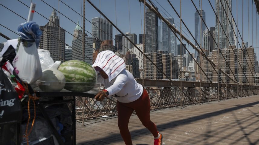 Onda de calor em Nova York. (Foto: AP Photo/Olga Fedorova)
