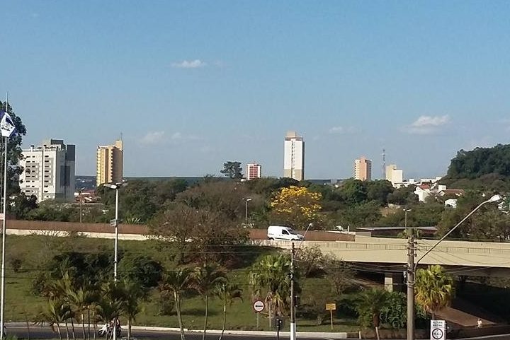 Tiago Augusto Nicolau, de 30 anos, foi obrigado a tomar ácido durante assalto, em Leme (acima), no interior de São Paulo (Foto: LucasSP/Wikimedia Commons)