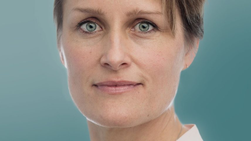 Governo britânico anunciou a primeira mulher que irá comandar a agência de espionagem do Reino Unido (Foto: AFP)