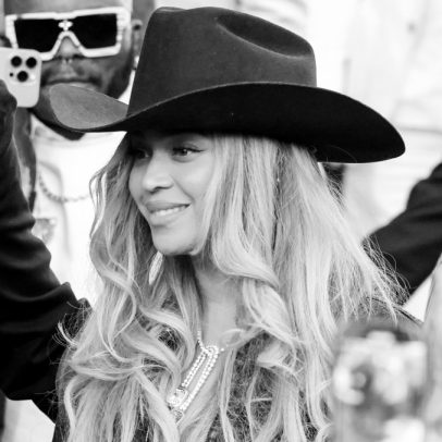 Beyoncé faz piada sobre falha em carro voador durante show da Cowboy Carter