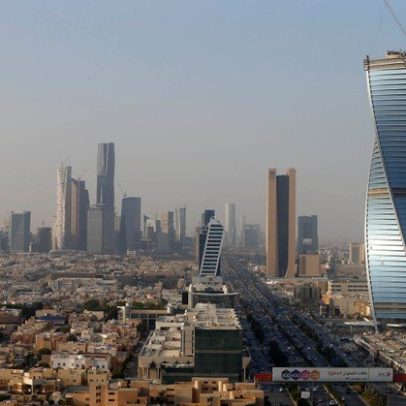 Receita da Arábia Saudita com petróleo atinge menor nível em quatro anos