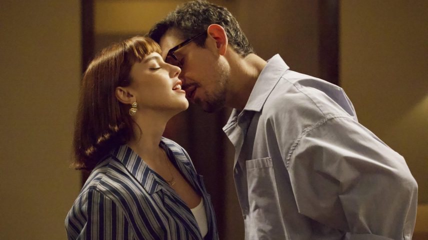 Solange (Alice Wegmann) e Renato (João Vicente de Castro) — Foto: Globo/ Manoella Mello