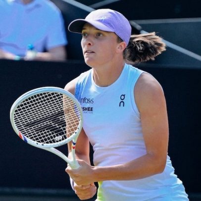 Iga Swiatek brilha na grama e Paolini supera adversárias em dois tiebreaks