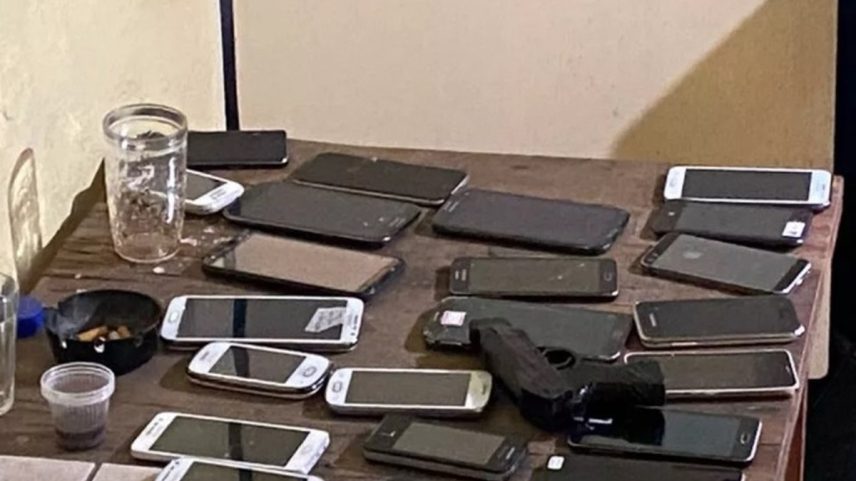 Celulares roubados apreendidos pela Polícia Civil (Foto: Divulgação/Polícia Civil)