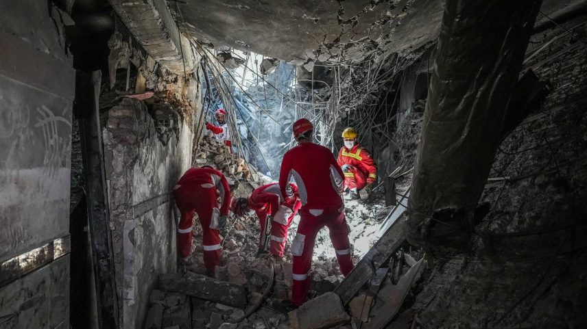 Os escombros da prisão de Evin, em Teerã, destruída em um dos ataques de Israel. O presídio abriga presos políticos e é um dos símbolos do autoritarismo no Irã (Foto: Mostafa Roudaki / mizanonline / AFP)
