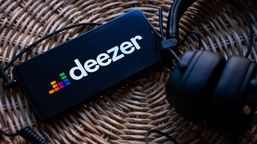 Cerca de 20% dos novos uploads na Deezer já são inteiramente gerados por IA (Foto: NurPhoto /Getty Images)