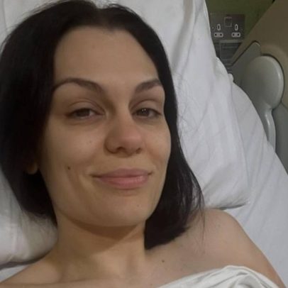 Jessie J compartilha novidades sobre sua recuperação após cirurgia de câncer de mama