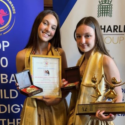 Irmãs brasileiras recebem prêmio em Londres por talento excepcional na infância