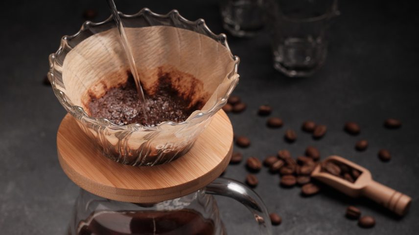 Preparação de café coado (Foto: Freepik)