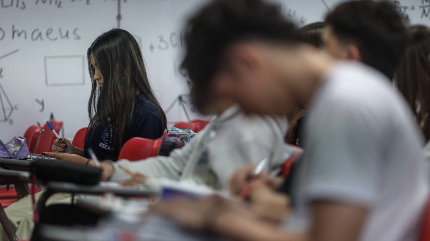 Estudantes em aula preparatória de história para o vestibular em cursinho pré-vestibular, em Campinas (SP) (Foto: Felipe Iruatã - 29.abr.25/Folhapress)