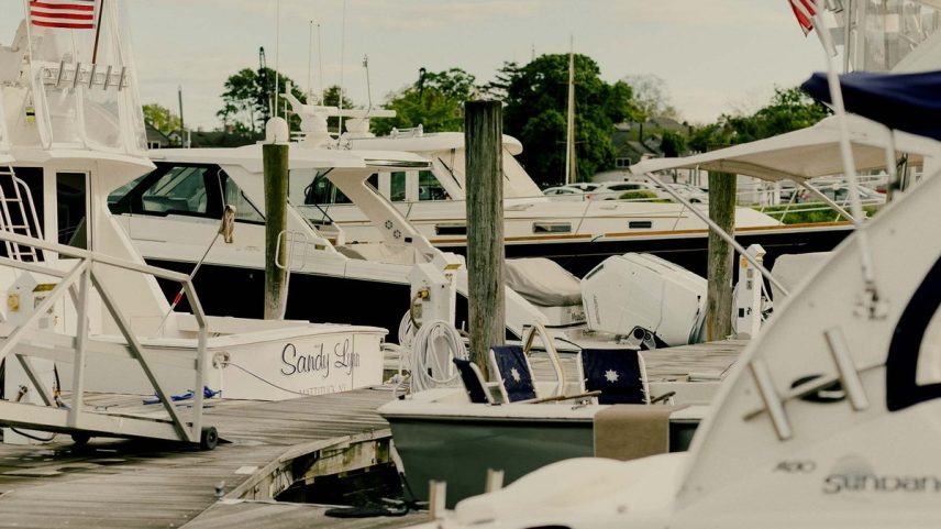 Marina 'congestionada' em Long Island Sound: iates hoje têm tamanho superior ao de um campo de futebol (Foto: Bloomberg)