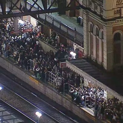 Trem da CPTM descarrila e causa transtornos entre Luz e Brás