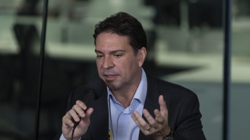 Deputado federal Alexandre Ramagem durante entrevista (Foto: Márcia Foletto/Agência O Globo/11-09-2024)