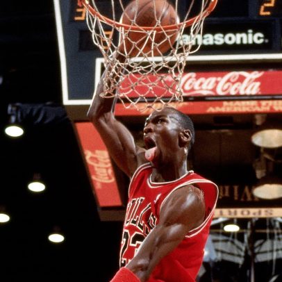 Cartão de novato autografado de Michael Jordan é vendido por R$ 2,5 milhões