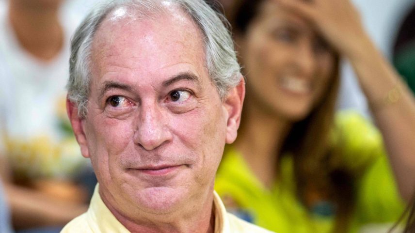 Ciro Gomes durante votação no primeiro turno das eleições de 2022 (Foto: Stephan Eilert/AFP)