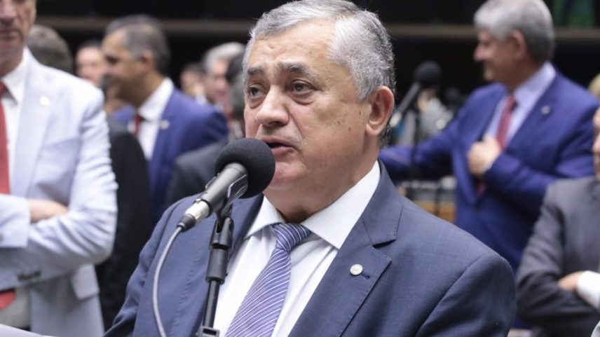 Líder do governo na Câmara, José Guimarães, discursa no plenário — Foto: Bruno Spada/Câmara dos Deputados/18-12-2024