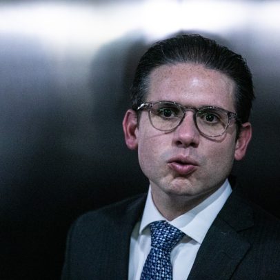 Governo se vê em apuros após decisão de Hugo Motta sobre derrubada do IOF