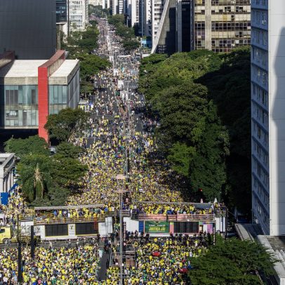 Ato bolsonarista em SP tem público reduzido por jogo e fim do mês