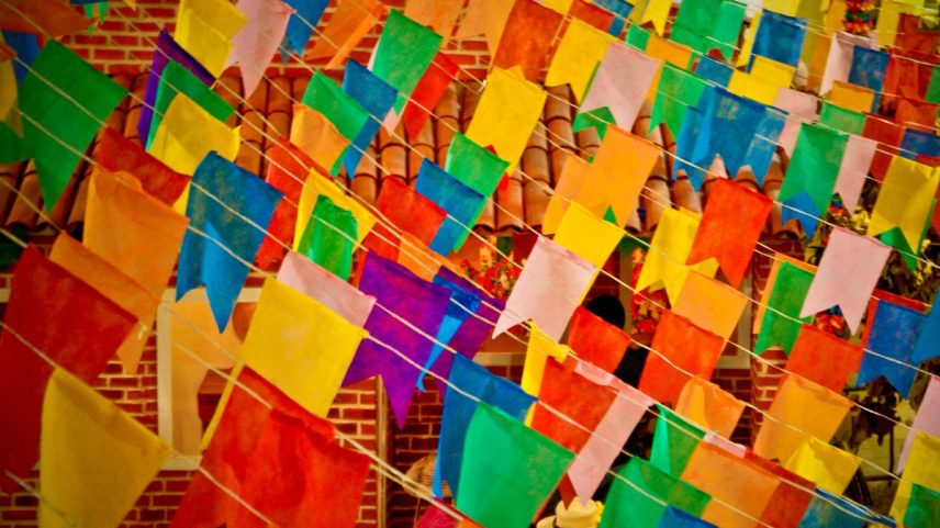 As tradições juninas são adaptações de várias costumes e culturas, sendo misturam práticas religiosas e histórias populares (Foto: Dan Queiroz/Flickr)