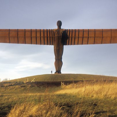 '28 anos depois', 'Anjo do Norte' de Gormley enfrenta zumbis canibais