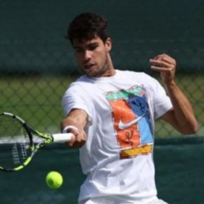 Alcaraz inicia treinos em Wimbledon e mostra sua preparação para o torneio