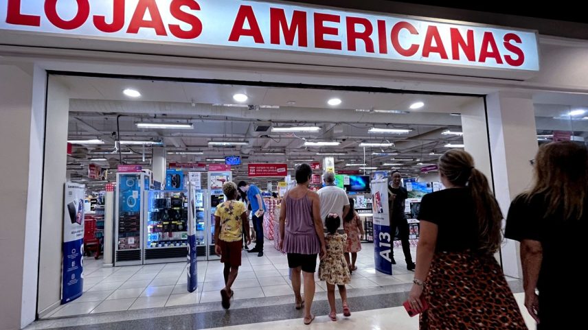 Fachada de uma filial das Lojas Americanas na Zona Norte do Rio (Foto: Mauro Pimentel/AFP)