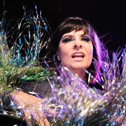 Fernanda Abreu se apresenta em show gratuito durante festa no Rio de Janeiro