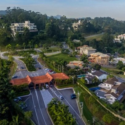 Condomínio de luxo em disputa abriga Deolane Bezerra e Fiuk; entenda a polêmica