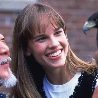 Criadores de Cobra Kai revelam desejo de trazer Hilary Swank na temporada final