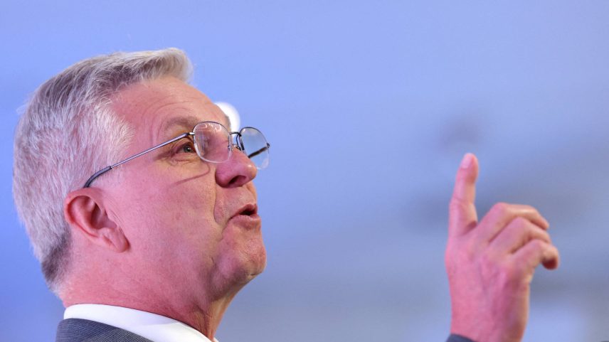 Christopher Waller durante conferência em Nova York (Foto: Brendan McDermid/12.nov.24/Reuters)