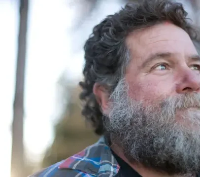 Barbas acumulam mais micróbios do que privadas, revela estudo científico