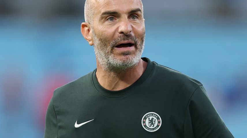 Enzo Maresca, técnico do Chelsea, durante jogo contra o Benfica no Mundial de Clubes (Foto: Steph Chambers - FIFA/FIFA via Getty Images)