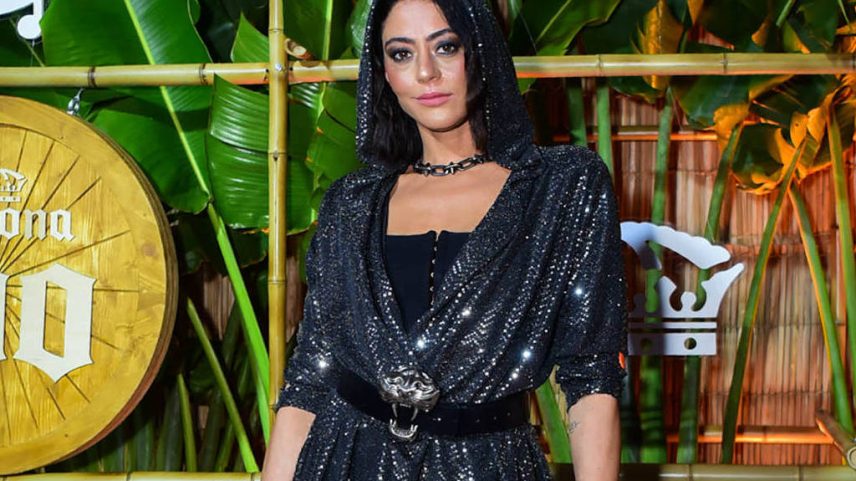 Carol Castro na área VIP do show da Lady Gaga em Copacabana no Rio de Janeiro (Foto: Webert Belicio/ Agnews)