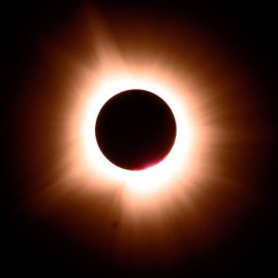 Eclipse solar mais longo da história acontece em breve; saiba a data e detalhes