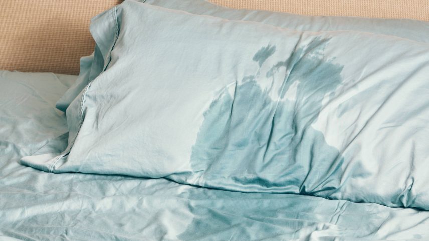 Insônia e suores noturnos são sintomas comuns durante a perimenopausa (Foto: JOYCE LEE/NYT)